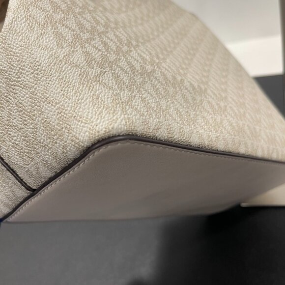 Michael Kors Pratt Medium Signature Logo and Metallic Shoulder Bag (JB1227) - Picture 6 of 10